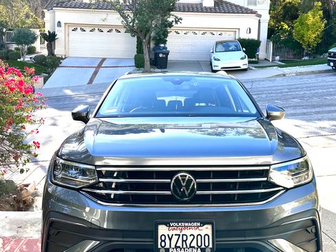 Used 2022 Volkswagen Tiguan SE image 2
