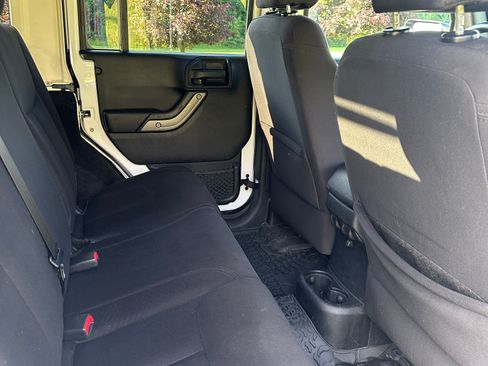 Used 2015 Jeep Wrangler Unlimited Sport AWD/4WD image 10