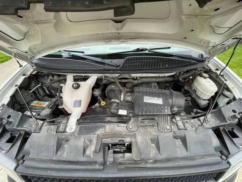 Used 2018 Chevrolet Express 2500 w/ Driver Convenience Package image 16