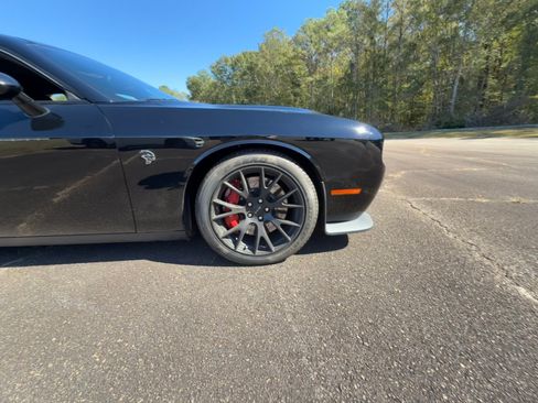 Used 2016 Dodge Challenger SRT Hellcat image 2