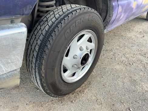 Used 2009 Ford E-150 and Econoline 150 Van 3D image 26