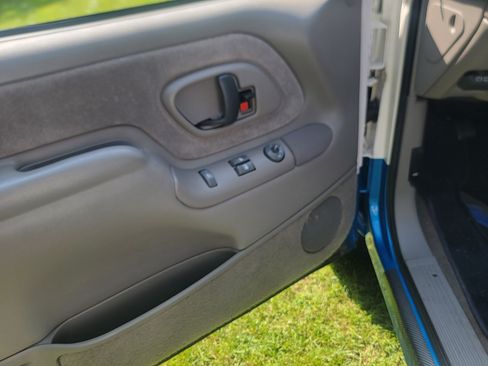 Used 1998 Chevrolet Silverado 1500 4x4 Extended Cab w/ Preferred Equipment Group 2 image 12