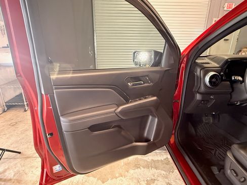 Used 2024 Chevrolet Colorado LT w/ LT Convenience Package III image 9