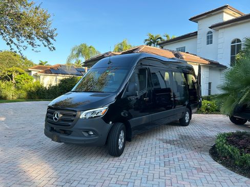 Used 2025 Mercedes-Benz Sprinter 2500 image 9