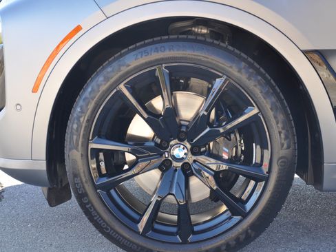 Used 2025 BMW X7 M60i w/ M Sport Professional Package image 18