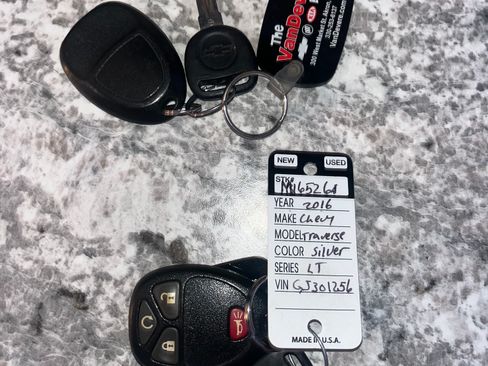 Used 2016 Chevrolet Traverse LT w/ Style and Technology Package image 13