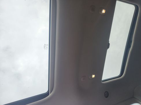 Used 2018 Chrysler Pacifica Limited w/ Tire & Wheel Group image 23