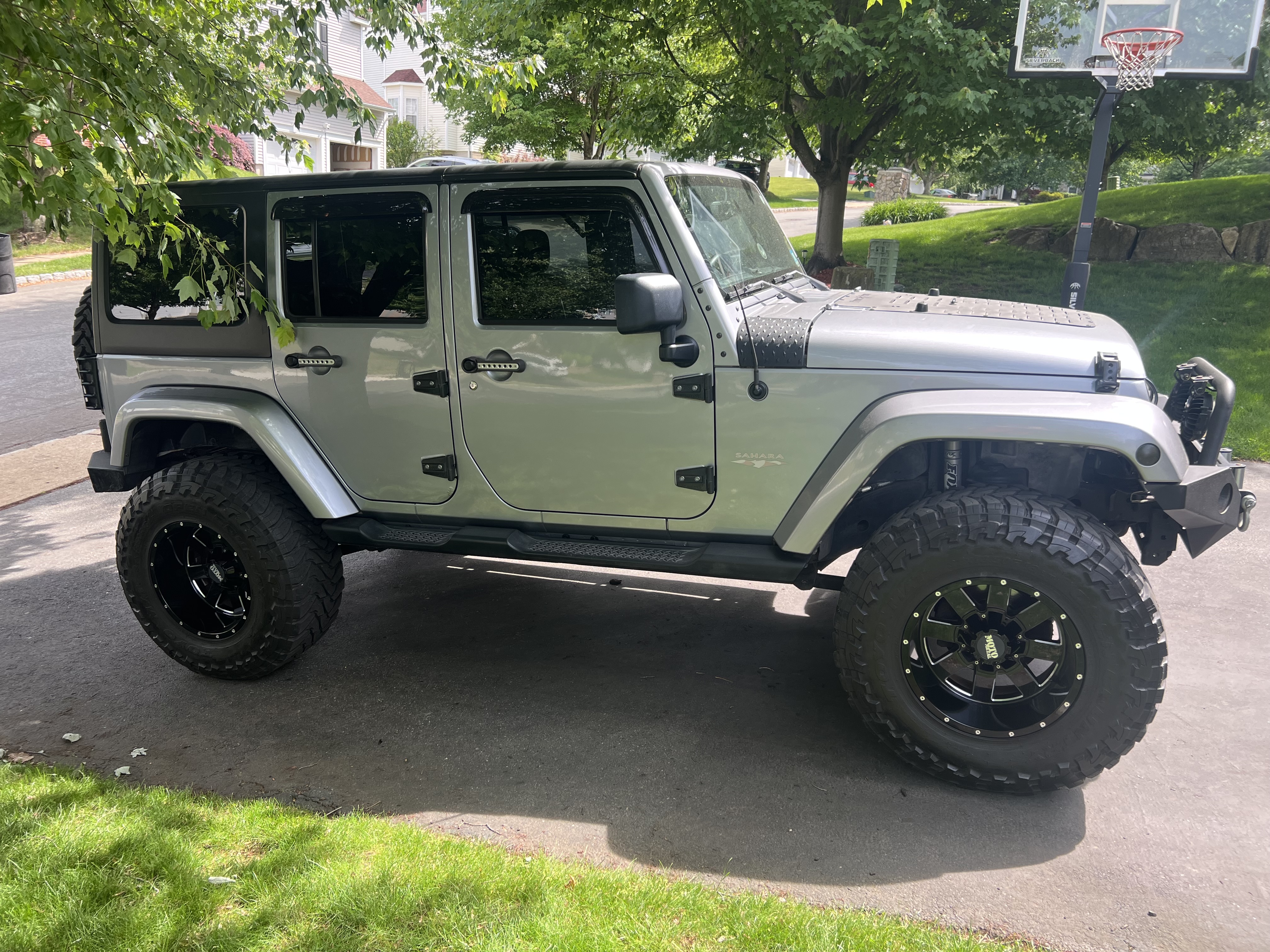 Used 2013 Jeep Wrangler Unlimited Sahara w/ Dual Top Group AWD/4WD image 8