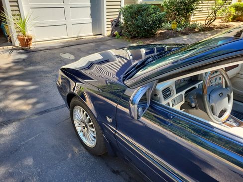 Used 2004 Volvo C70 LT image 2