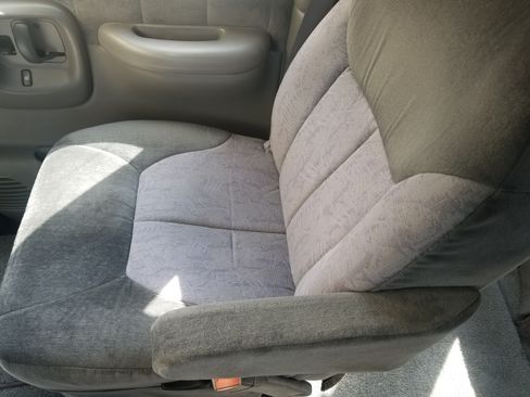 Used 2000 Chevrolet Express 1500 image 9