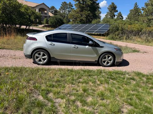 Used 2013 Chevrolet Volt Premium w/ Premium Trim Package image 4