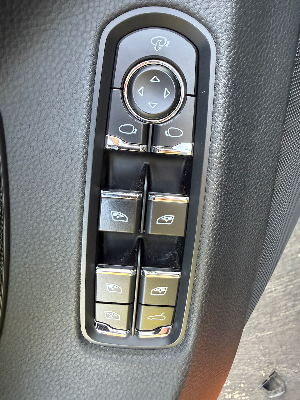 Used 2015 Porsche Panamera S RWD image 14