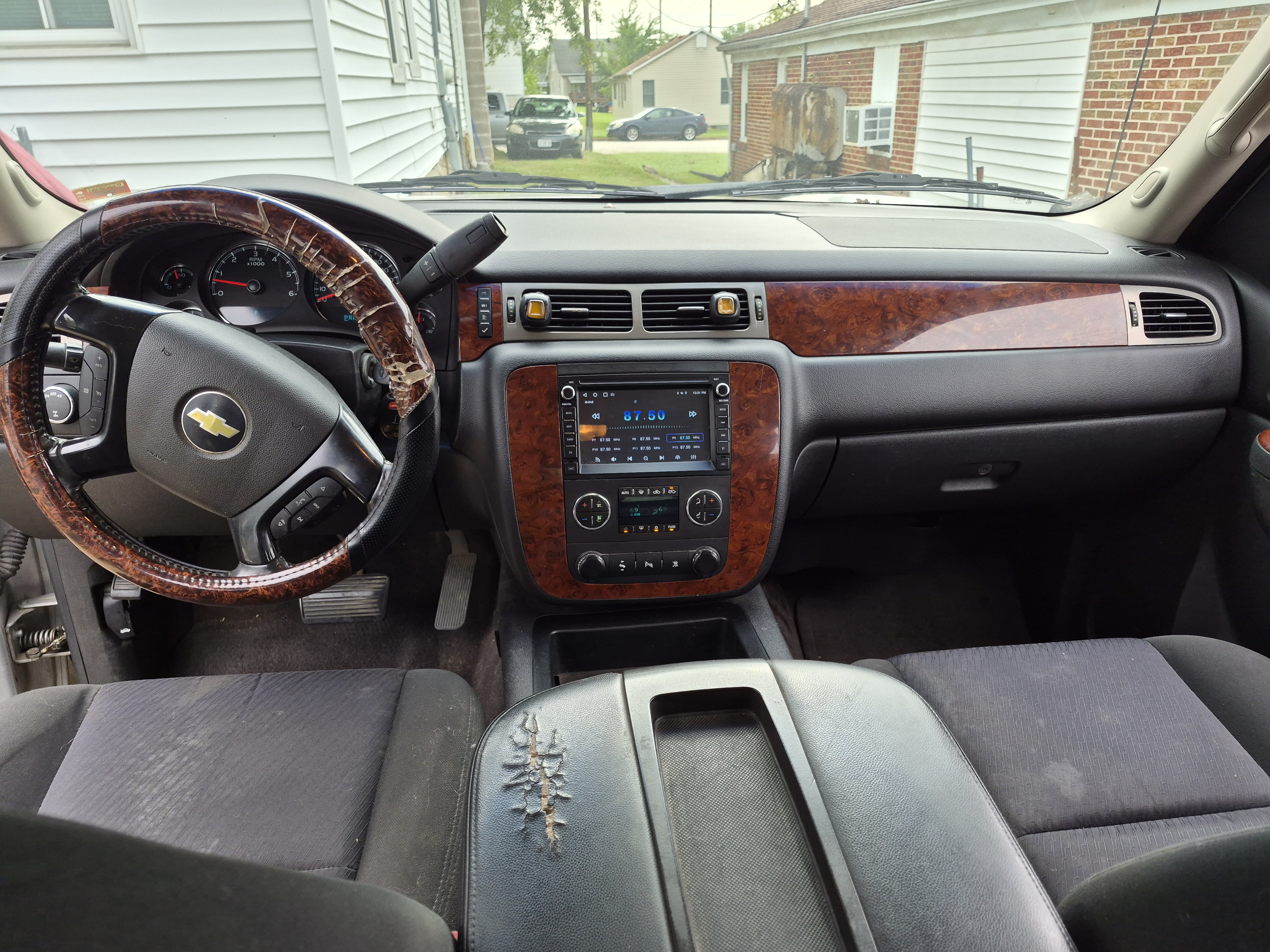 Used 2010 Chevrolet Avalanche LS w/ Interior Plus Package AWD/4WD image 25