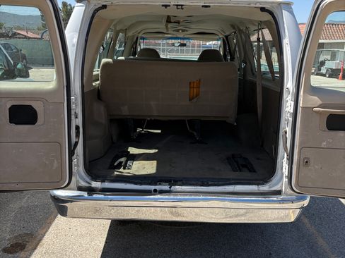 Used 2006 Ford E-350 and Econoline 350 XLT RWD image 11