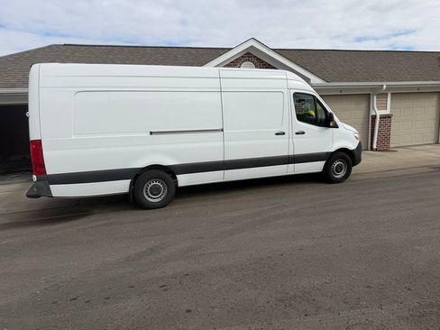 Used 2022 Mercedes-Benz Sprinter 2500 image 9
