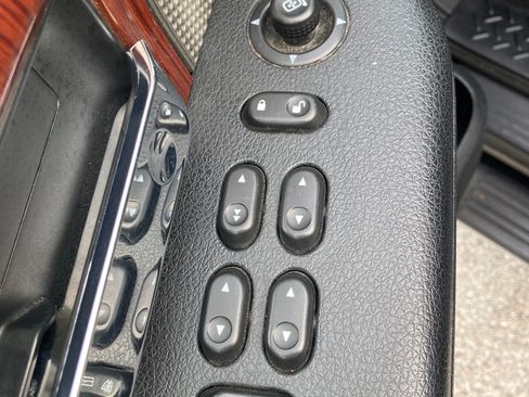 Used 2005 Ford F150 Lariat image 12