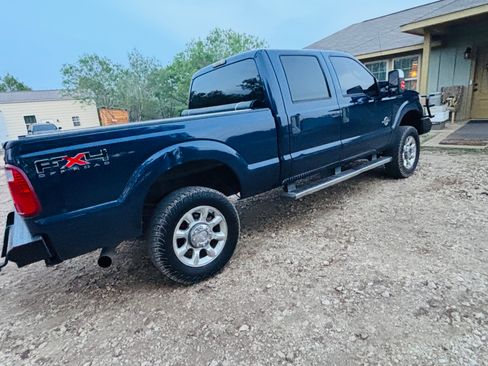 Used 2011 Ford F250 XLT w/ Chrome Pkg AWD/4WD image 4