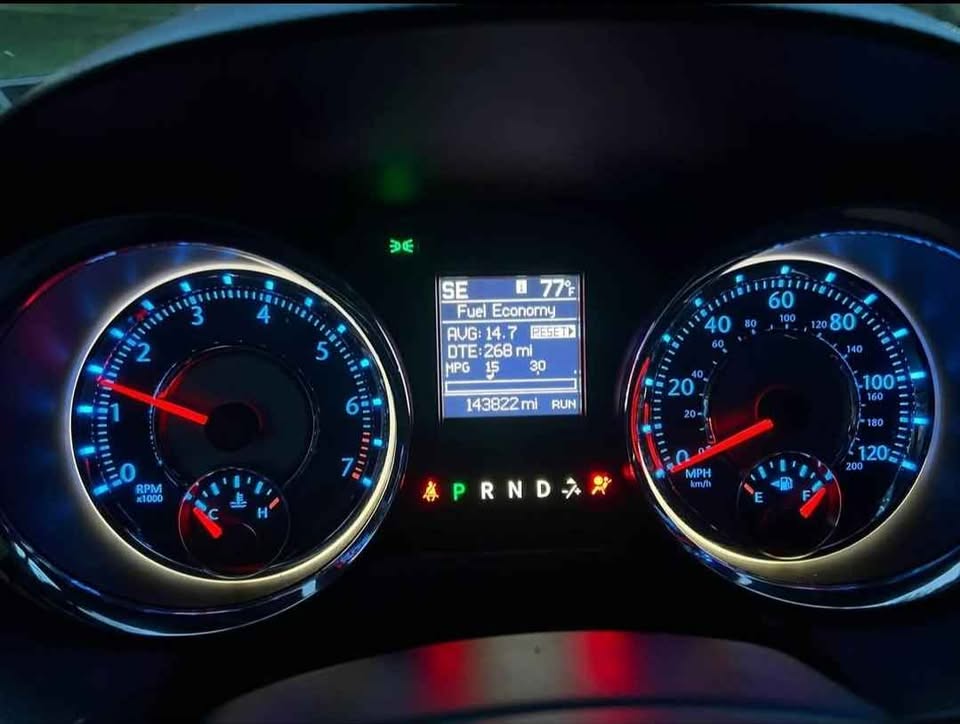 Used 2014 Chrysler Town & Country S FWD image 14