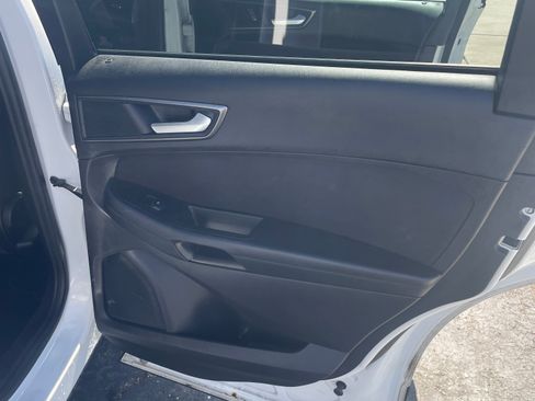 Used 2018 Ford Edge SE FWD image 13