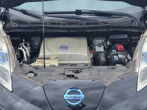 Used 2015 Nissan Leaf SL image 12