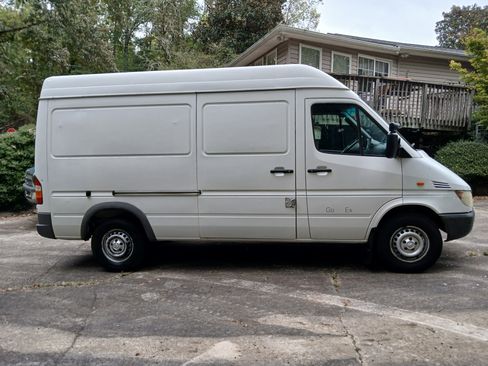 Used 2006 Dodge Sprinter 2500 w/ Comfort Seating Group image 8