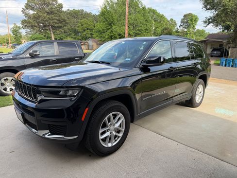Used 2025 Jeep Grand Cherokee L Laredo RWD image 1