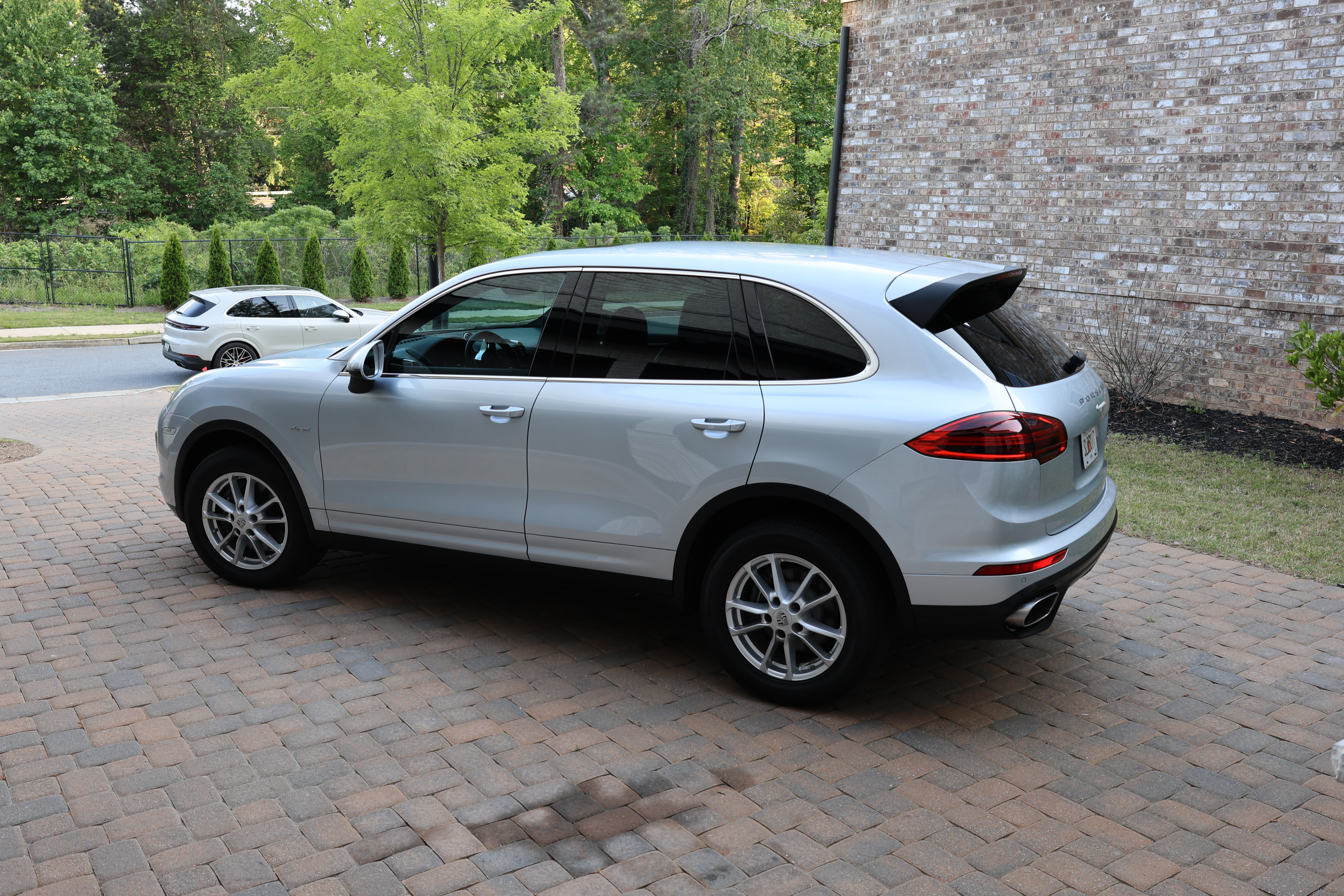 Used 2016 Porsche Cayenne Diesel AWD/4WD image 2