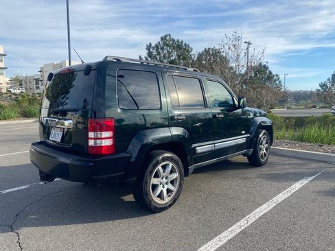 Used 2012 Jeep Liberty Sport image 2