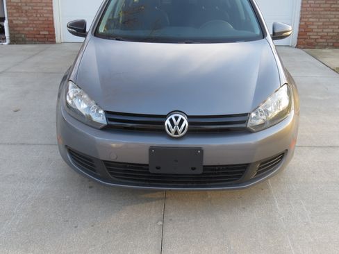Used 2012 Volkswagen Golf 4-Door image 2