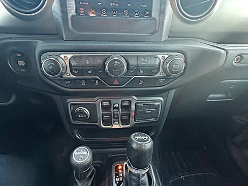 Used 2018 Jeep Wrangler Unlimited Sport S image 10