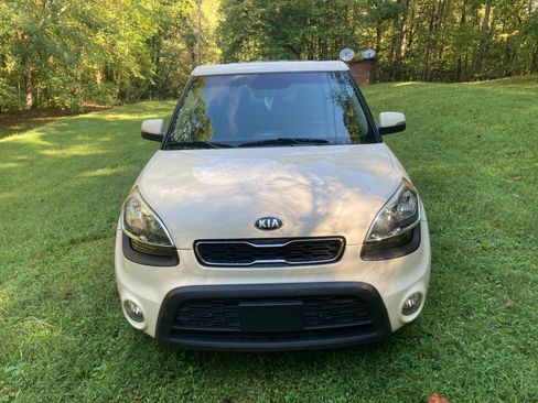 Used 2013 Kia Soul + w/ Audio Pkg image 2