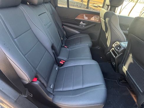 Used 2025 Mercedes-Benz GLS 450 4MATIC image 11