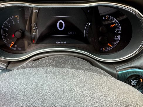 Used 2014 Jeep Grand Cherokee Overland w/ Advanced Technology Group image 9