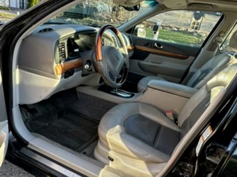 Used 2001 Lincoln Continental image 24
