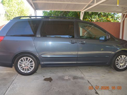 Used 2009 Toyota Sienna XLE Limited image 4