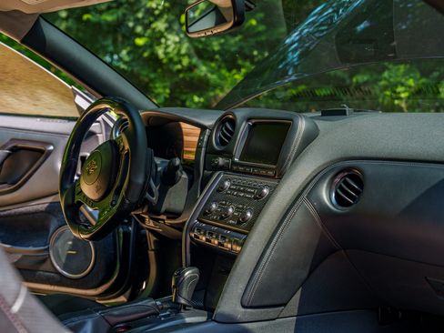 Used 2013 Nissan GT-R Premium image 24