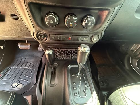 Used 2017 Jeep Wrangler Unlimited Sahara w/ Dual Top Group AWD/4WD image 16
