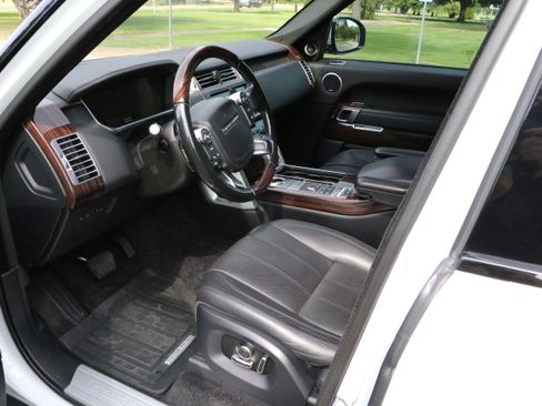 Used 2017 Land Rover Range Rover HSE image 14