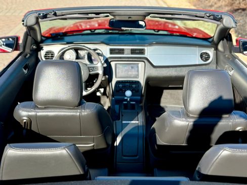 Used 2011 Ford Mustang Shelby GT500 w/ SVT Performance Pkg image 16