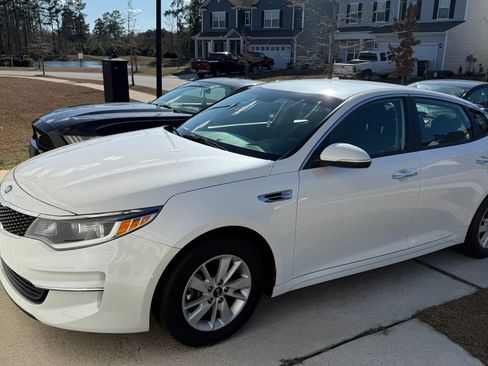 Used 2018 Kia Optima LX image 4
