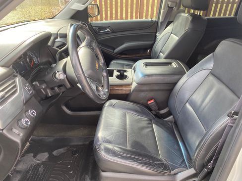 Used 2017 Chevrolet Suburban LT image 6