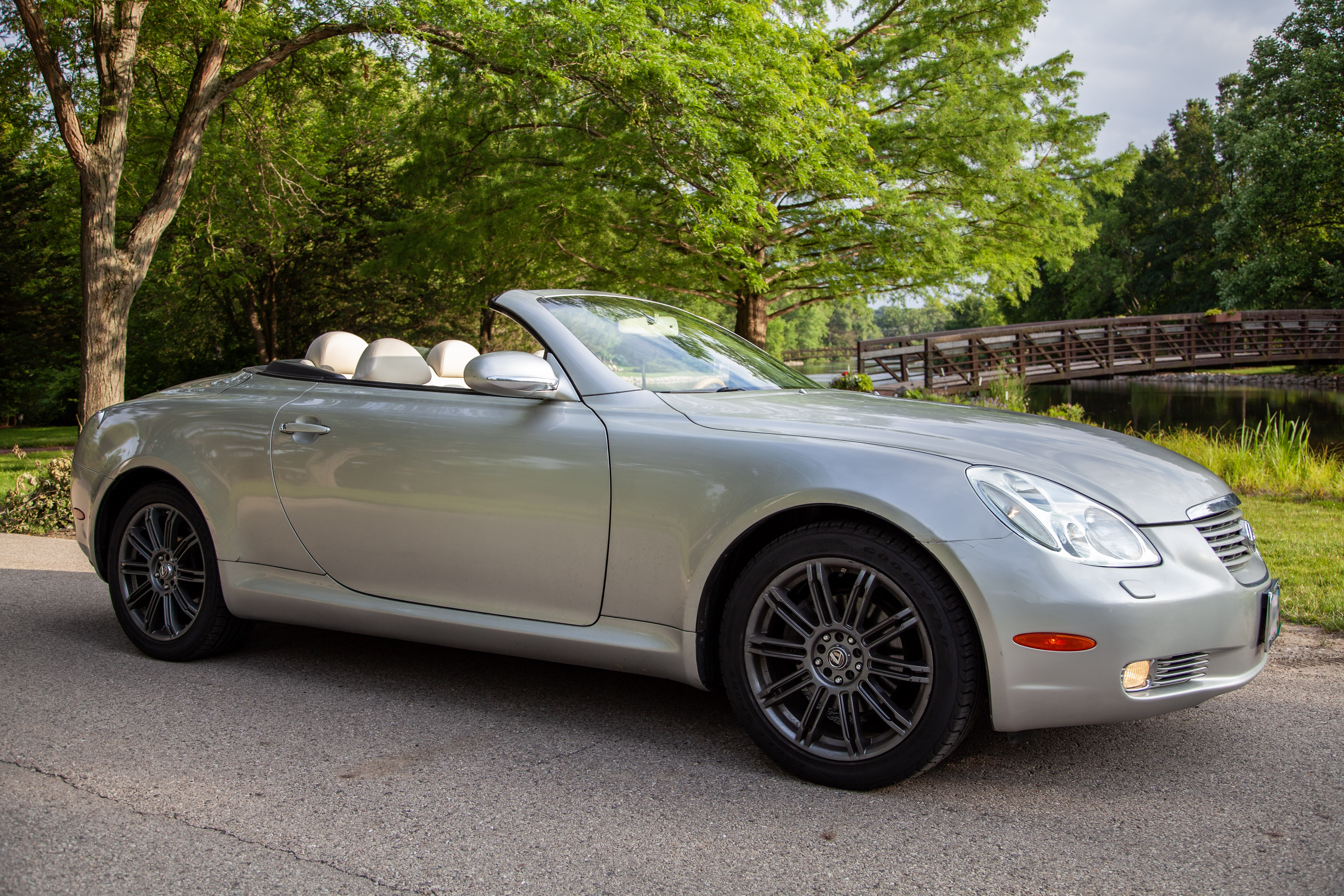 Used 2005 Lexus SC 430 Convertible RWD image 1