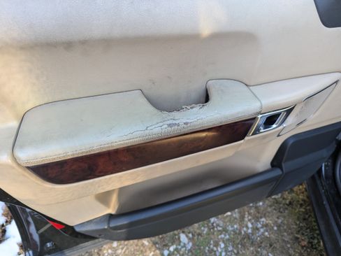 Used 2010 Land Rover Range Rover HSE image 13