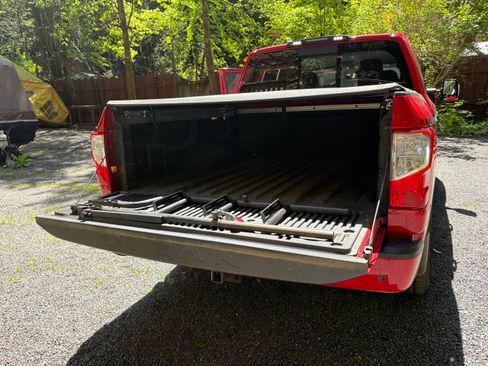 Used 2022 Nissan Titan SV w/ SV Convenience Package RWD image 11