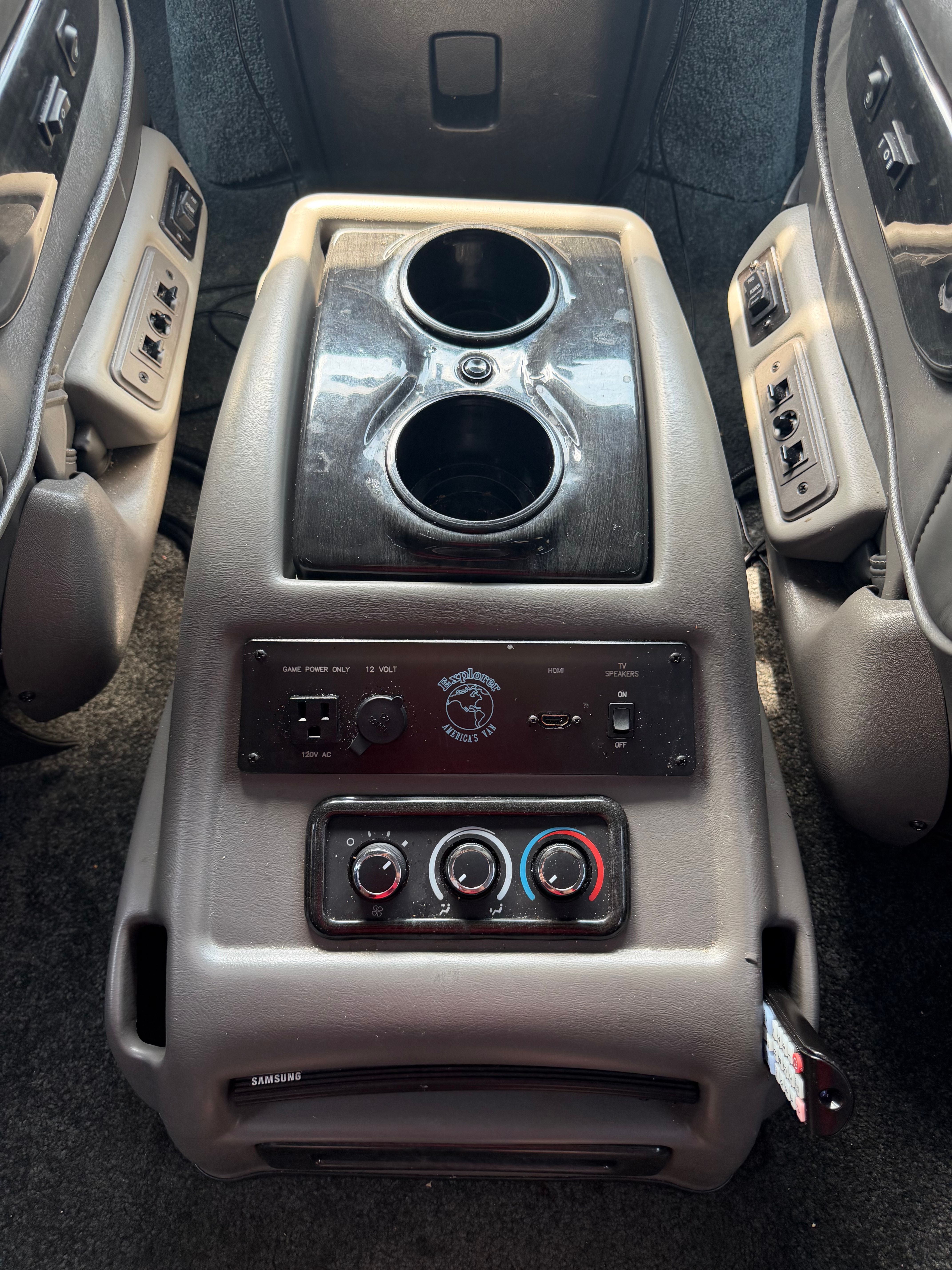 Used 2017 GMC Savana 2500 RWD image 2