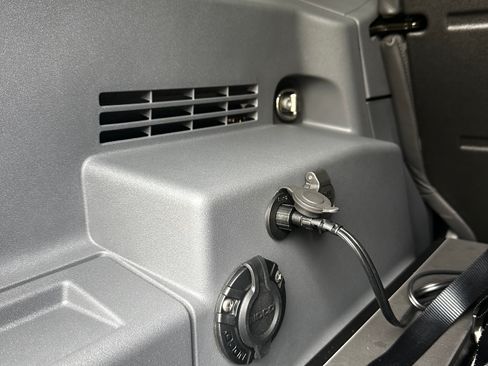 Used 2025 INEOS Grenadier image 31