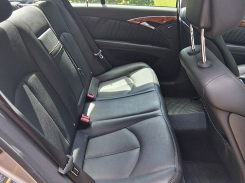 Used 2006 Mercedes-Benz E 350 4MATIC Sedan image 4