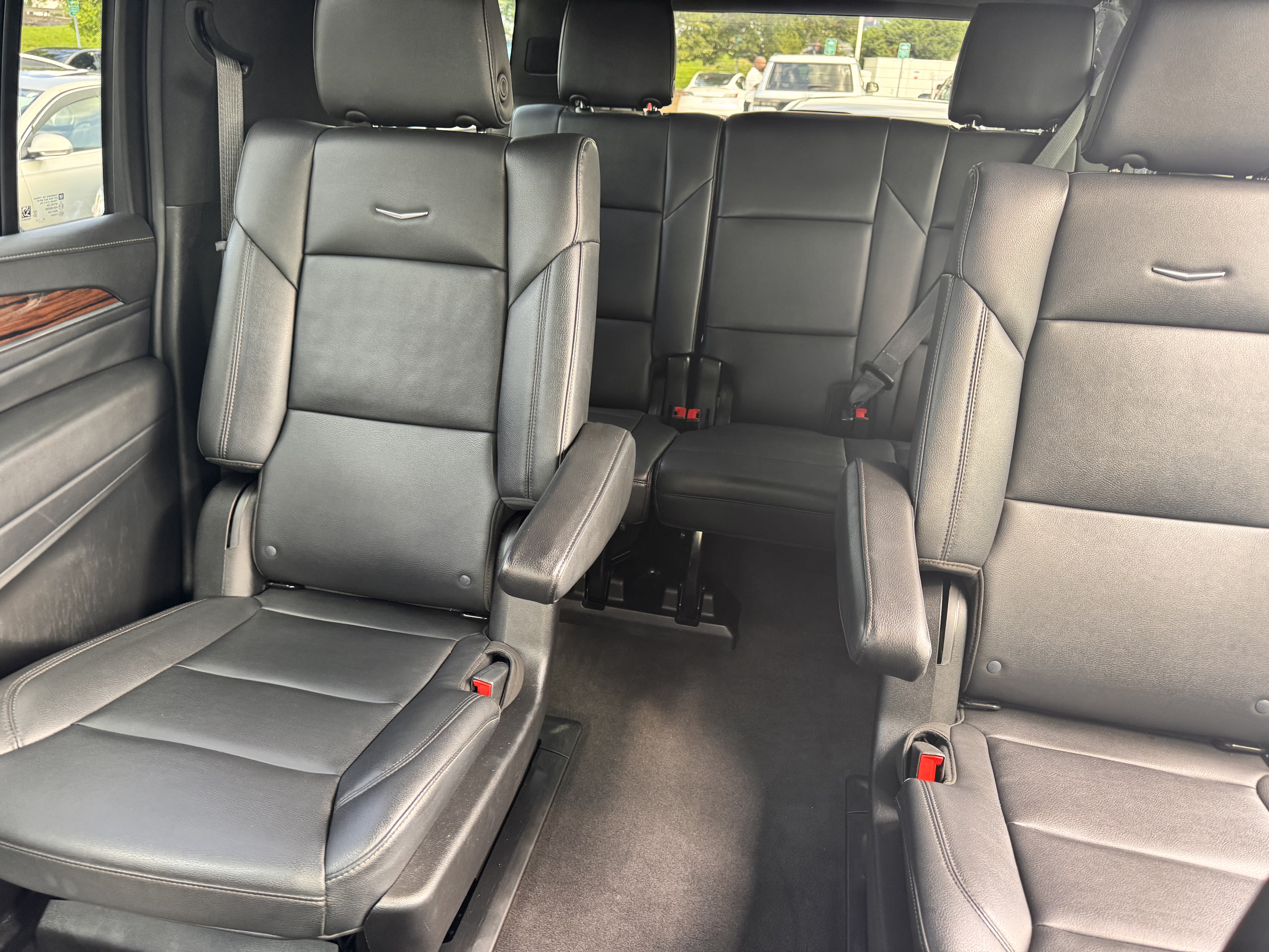 Used 2024 Cadillac Escalade ESV Luxury AWD/4WD image 1