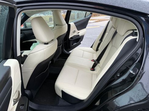 Used 2022 Lexus ES 350 w/ Premium Package image 16