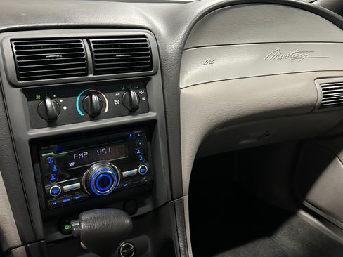 Used 2004 Ford Mustang Coupe RWD image 11